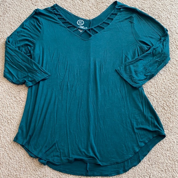 Maurice’s 24/7 Cut Out Top - Picture 1 of 3